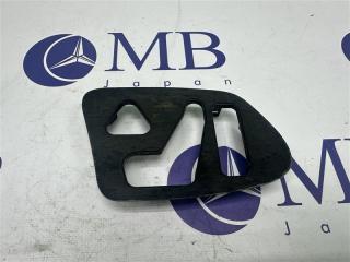 Накладка двери передняя правая Mercedes-Benz E-Class W210 1998 контрактная Накладка двери передняя правая Mercedes-Benz E-Class W210 1998