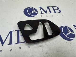 Накладка двери передняя правая Mercedes-Benz E-Class W210 1998 контрактная Накладка двери передняя правая Mercedes-Benz E-Class W210 1998