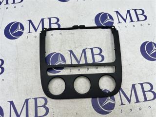 Запчасть накладка консоли Volkswagen Golf 2006