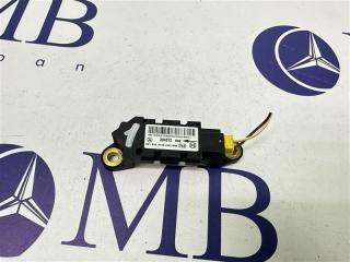 Фото запчасти датчик удара Mercedes-Benz E-Class W211 2009 контрактная запчасть Запчасть датчик удара Mercedes-Benz E-Class W211 2009