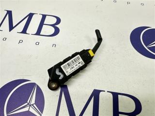 Фото запчасти датчик удара Mercedes-Benz E-Class W211 2007 контрактная запчасть Запчасть датчик удара Mercedes-Benz E-Class W211 2007