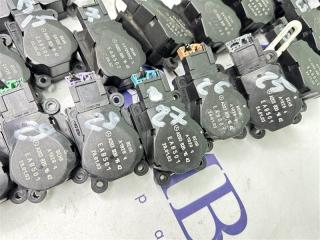 Фото запчасти сервопривод заслонок печки Mercedes-Benz C-Class W203 2003 контрактная запчасть Запчасть сервопривод заслонок печки Mercedes-Benz C-Class W203 2003