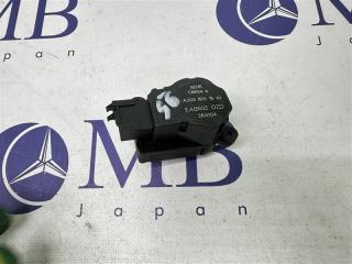 Запчасть сервопривод заслонок печки Mercedes-Benz C-Class W203 2004