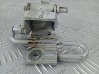 Петля двери передняя правая Volkswagen Passat 2004 Б/У Петля двери передняя правая Volkswagen Passat 2004