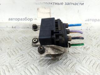 Блок клапанов пневмоподвески Audi Q7 2009