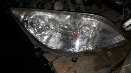Фара передняя правая Mitsubishi Colt 2005