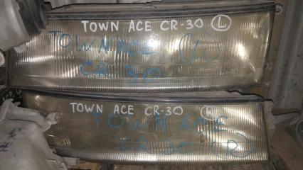 Фара передняя правая Toyota TOWN ACE 1992