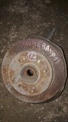 Поворотный кулак передний левый Nissan Primera 2000