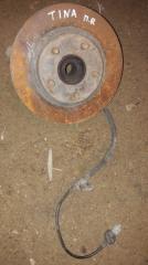 Поворотный кулак передний правый Nissan Tino 2003