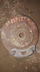 Поворотный кулак передний Nissan Expert 2000