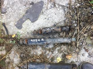 Запчасть амортизатор передний Mitsubishi Challenger 2004