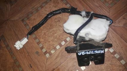 Замок крышки багажника Toyota Ipsum 2002