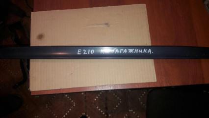 Фото запчасти накладка на крышку багажника Mercedes-Benz E240 1998 Б/У запчасть Запчасть накладка на крышку багажника Mercedes-Benz E240 1998