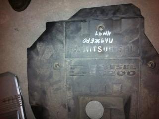 Декоративная крышка двс Mitsubishi Pajero 2005