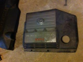 Декоративная крышка двс Toyota Harrier 2000