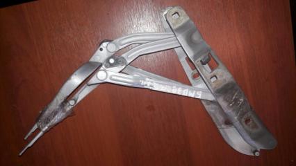 Крепление крышки багажника BMW 525i 1999