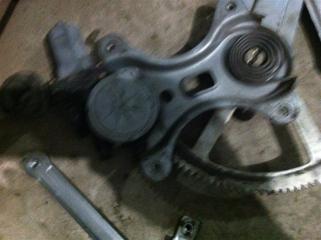 Стеклоподъемный механизм передний правый Toyota Land Cruiser Prado 2007 Б/У Стеклоподъемный механизм передний правый Toyota Land Cruiser Prado 2007