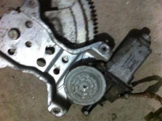 Фото запчасти стеклоподъемный механизм передний левый Daihatsu Pyzar Б/У запчасть Запчасть стеклоподъемный механизм передний левый Daihatsu Pyzar