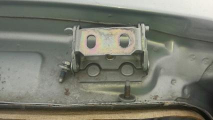 Крепление крышки багажника Ford Focus 2004