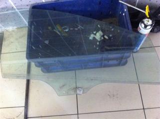 Стекло переднее правое Mazda CX7 2010