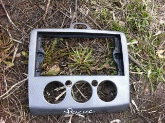 Запчасть рамка магнитолы FORD Focus 2008