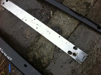 Запчасть жесткость бампера передний Toyota Vitz 2000