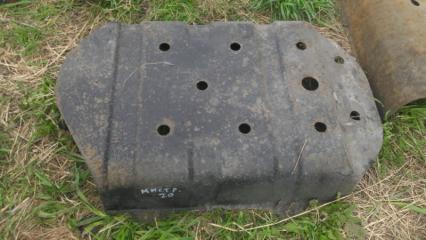 Защита бензобака Nissan Mistral 1996