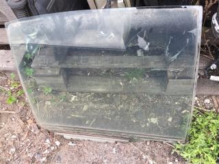 Стекло заднее правое Toyota Platz