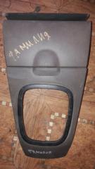 Центральная консоль Mazda Familia 2001 Б/У Центральная консоль Mazda Familia 2001