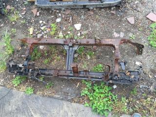 Рамка радиатора Nissan Pathfinder 2006