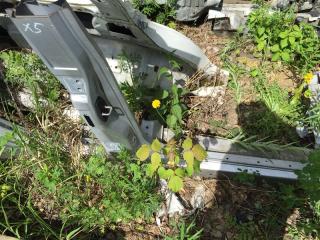 Запчасть стойка кузова правая BMW X5