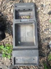 Центральная консоль Mitsubishi Delica 1993 Б/У Центральная консоль Mitsubishi Delica 1993