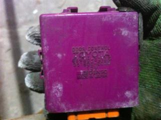 Блок управления дверьми Toyota Camry