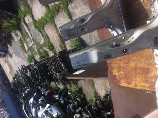 Запчасть стойка кузова правая Lexus LX470