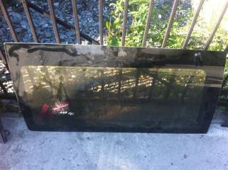 Запчасть стекло собачника левое Mitsubishi DELICA