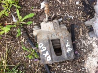 Запчасть суппорт задний левый Infiniti QX56