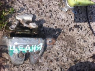 Замок крышки багажника Mitsubishi LANCER Cedia