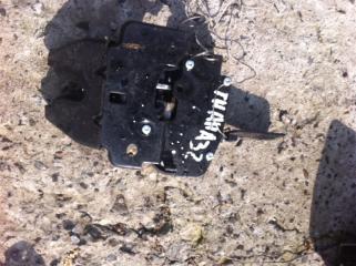 Замок крышки багажника Nissan Teana