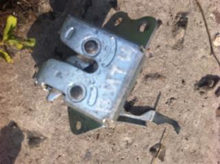 Запчасть замок крышки багажника Toyota Vitz