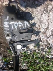 Замок капота Nissan Mistral