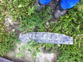 Фото запчасти накладка на радиатор HYUNDAI Solaris 2011 Б/У запчасть Запчасть накладка на радиатор HYUNDAI Solaris 2011