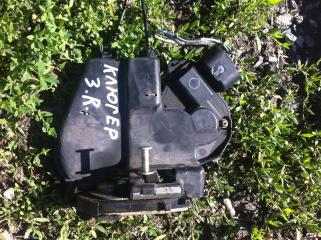 Замок двери задний правый Toyota Kluger