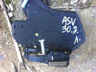 Замок двери задний левый Toyota Camry