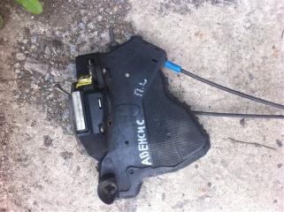 Замок двери передний левый Toyota Avensis