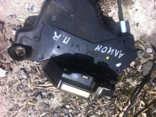 Замок двери передний правый Toyota Allion