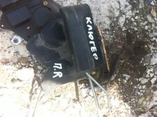 Замок двери передний правый Toyota Kluger