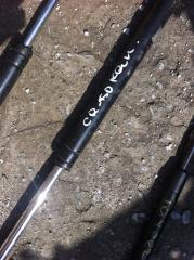 Амортизатор капота Toyota Land Cruiser Б/У Амортизатор капота Toyota Land Cruiser