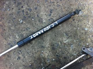 Амортизатор капота Toyota Land Cruiser Б/У Амортизатор капота Toyota Land Cruiser