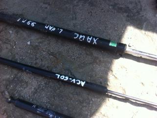 Амортизатор капота Toyota Camry Б/У Амортизатор капота Toyota Camry