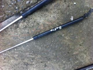 Запчасть амортизатор багажника Toyota Vitz